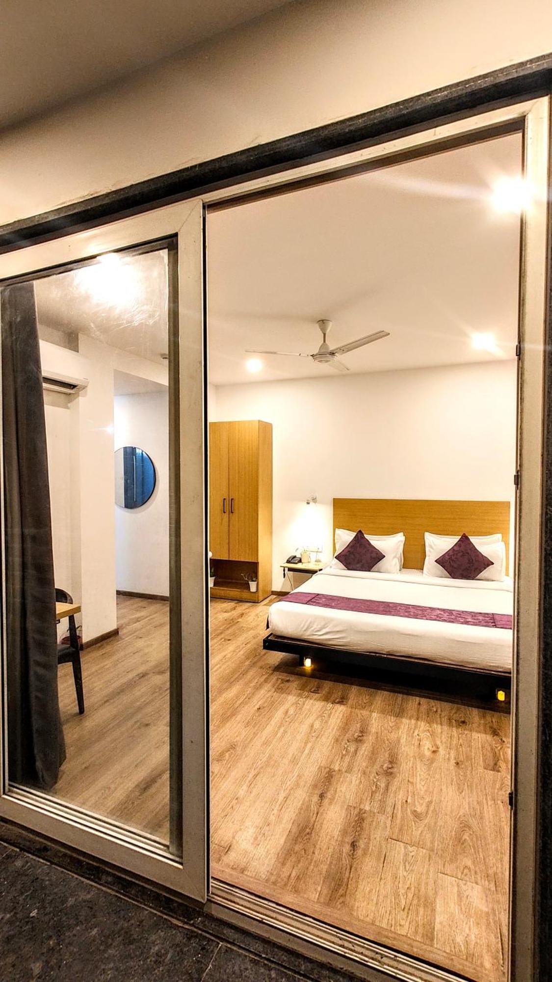 Mavens White Artemis Hospital Road Sector 52 Gurgaon Hotell Exteriör bild