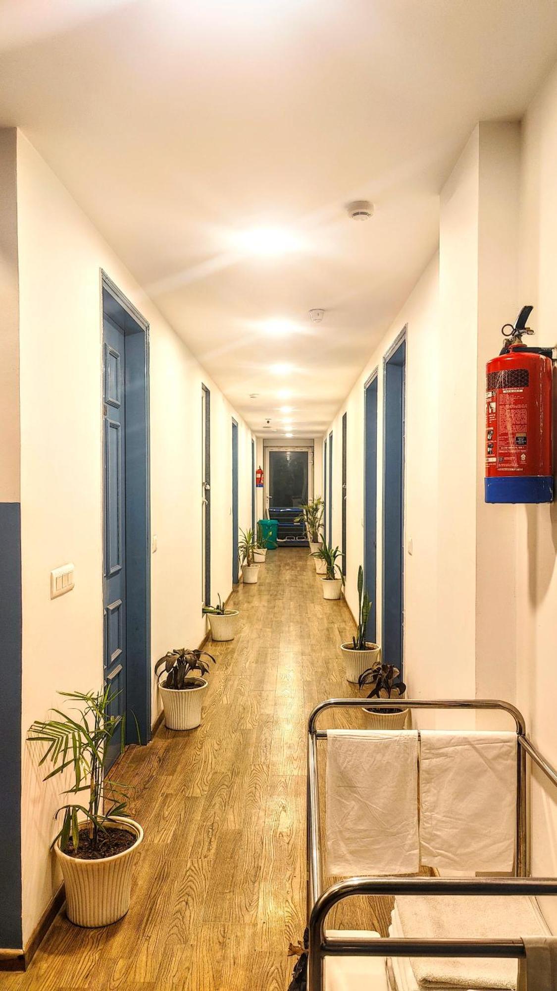 Mavens White Artemis Hospital Road Sector 52 Gurgaon Hotell Exteriör bild