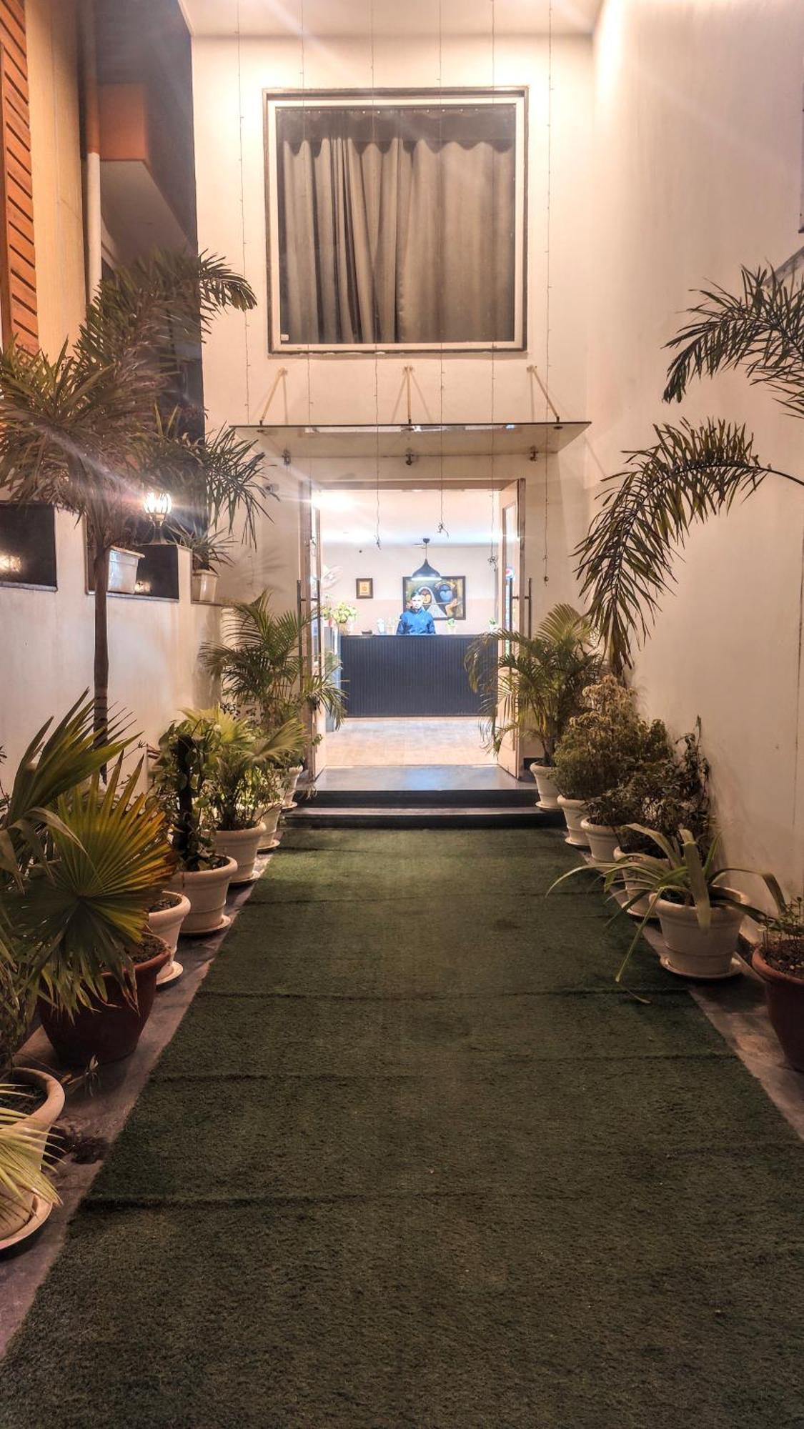 Mavens White Artemis Hospital Road Sector 52 Gurgaon Hotell Exteriör bild