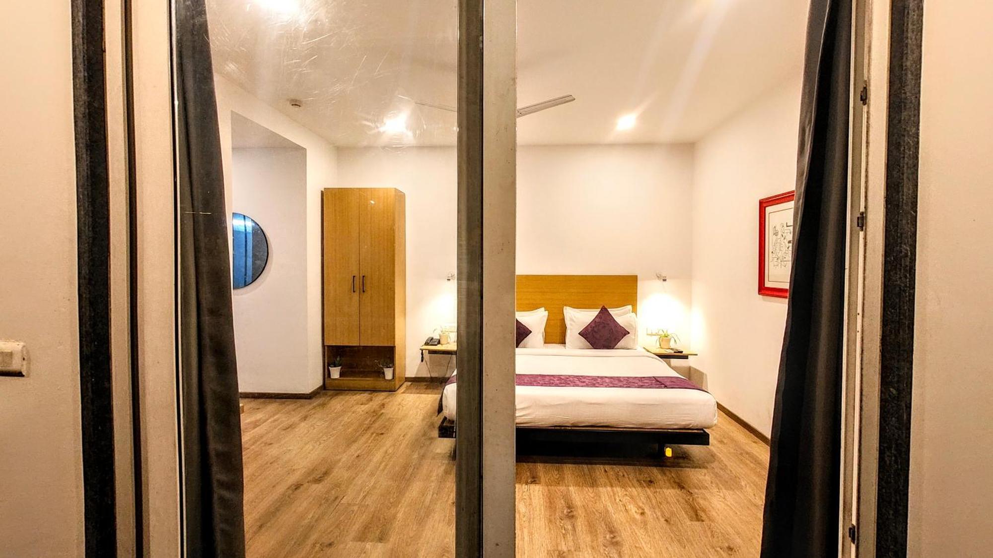 Mavens White Artemis Hospital Road Sector 52 Gurgaon Hotell Exteriör bild
