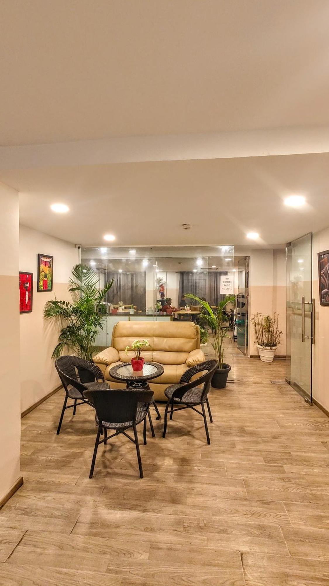 Mavens White Artemis Hospital Road Sector 52 Gurgaon Hotell Exteriör bild
