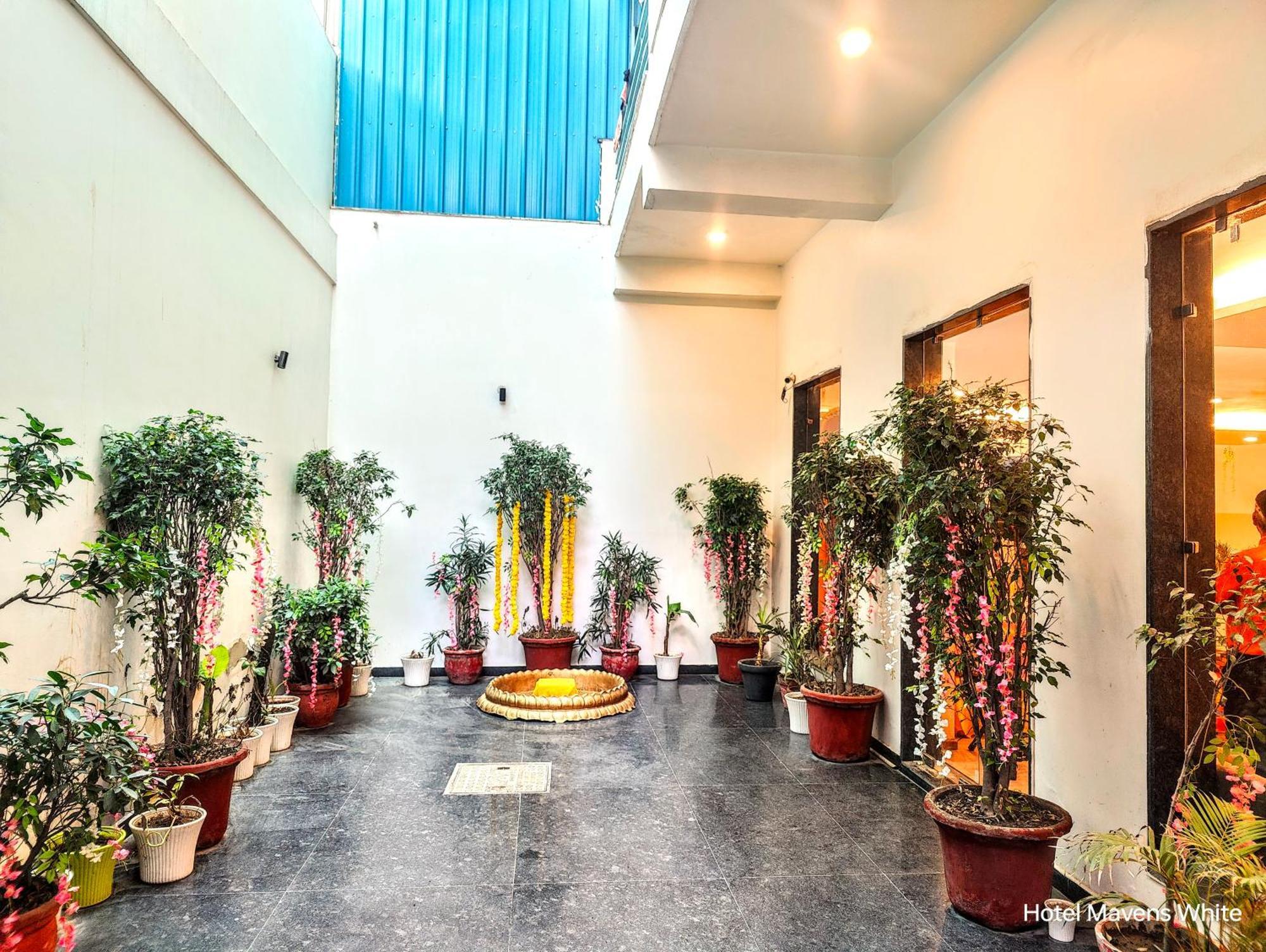 Mavens White Artemis Hospital Road Sector 52 Gurgaon Hotell Exteriör bild