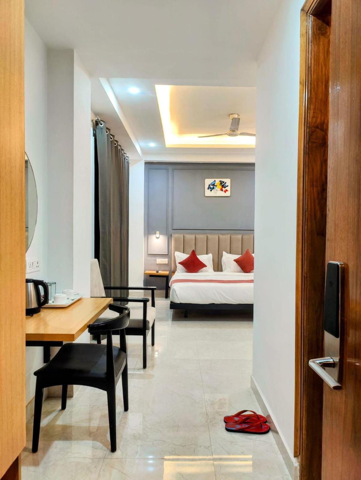 Mavens White Artemis Hospital Road Sector 52 Gurgaon Hotell Exteriör bild