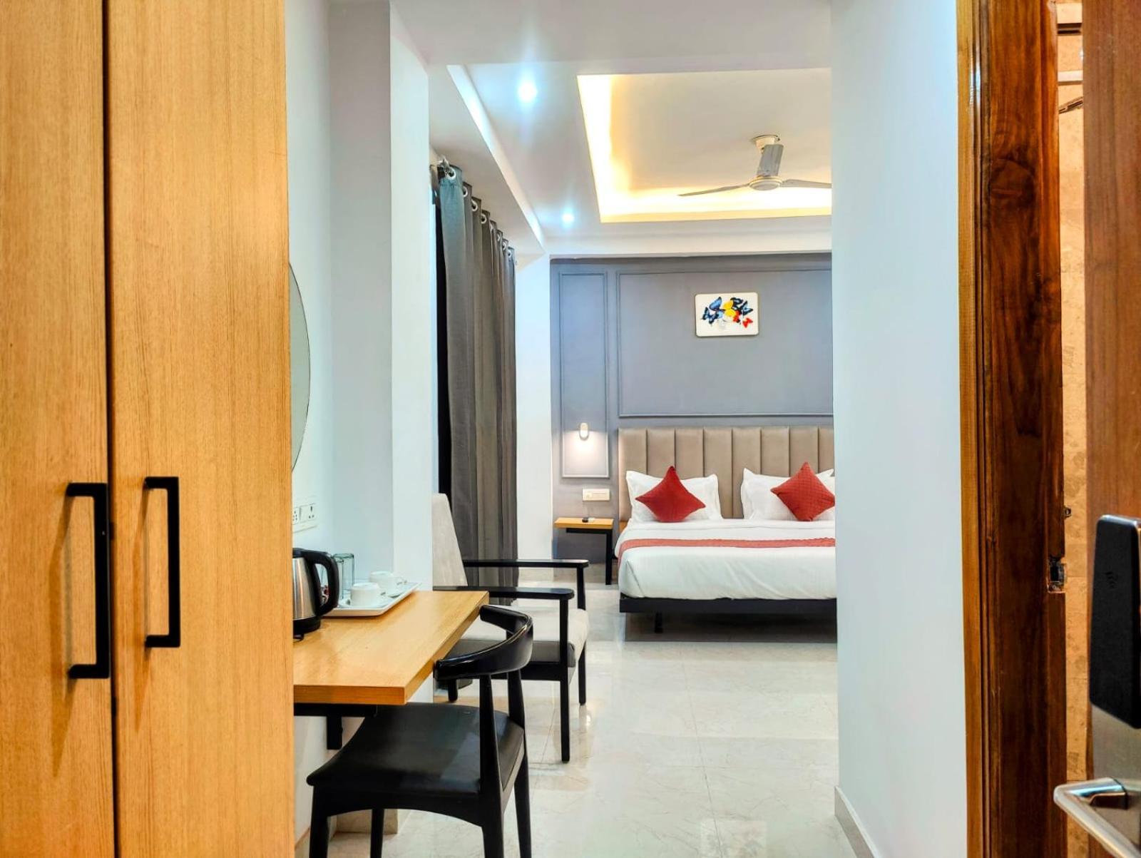 Mavens White Artemis Hospital Road Sector 52 Gurgaon Hotell Exteriör bild